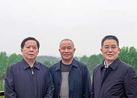 省金融監(jiān)督管理局張世平局長(zhǎng)、省人大農(nóng)業(yè)與農(nóng)村委員會(huì)劉宗林主任一行蒞臨湘豐茶業(yè)集團(tuán)考察、指導(dǎo)